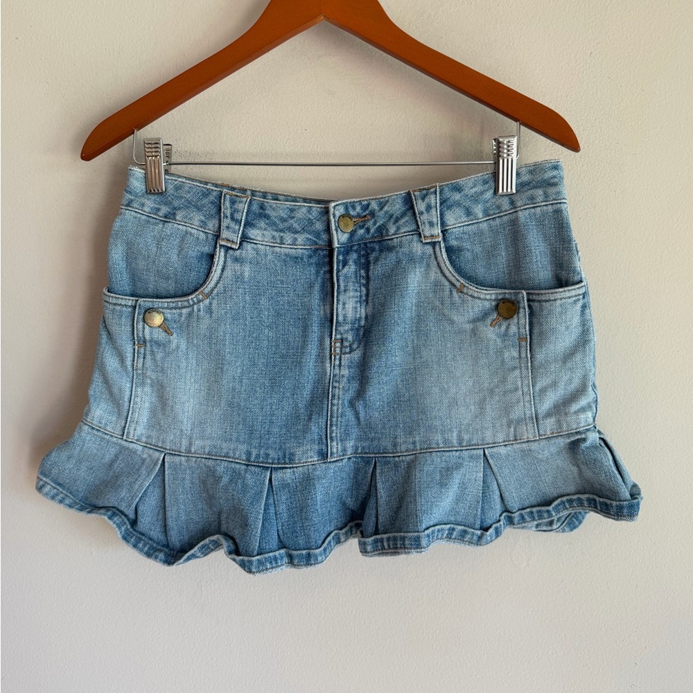 Mossissue Light Wash Denim Pleated Ruffle Mini Skirt Size 7 Cotton Y2K Style
